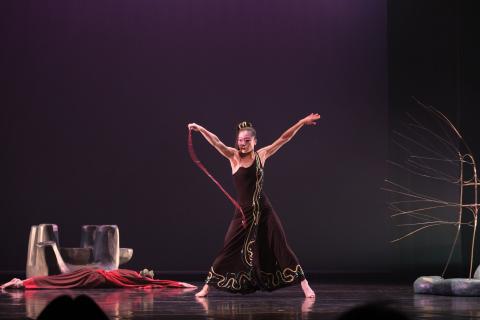 Xin Ying (Medea) and Anne Souder (Chorus) in Martha Graham's Cave of the Heart (1946). Photo by Anne Lantian Jing.